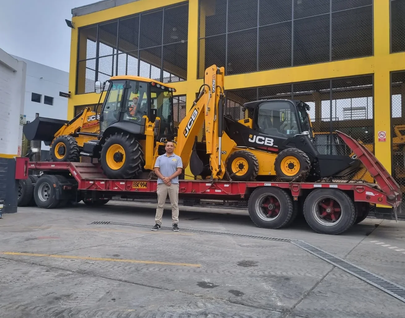 RETROEXCAVADORA 3CX ECO – MINICARGADOR 270